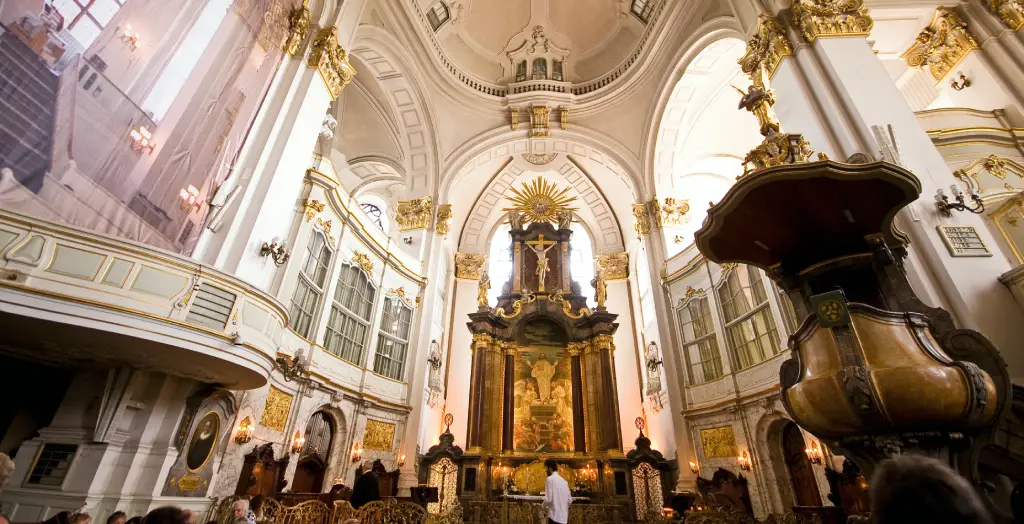 Innenraum der St.-Michaelis-Kirche in Hamburg, Deutschland