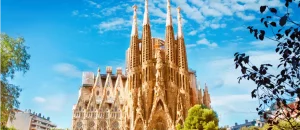 Sagrada Família in Barcelona, Spanien, an einem sonnigen Tag