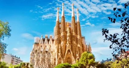Sagrada Família in Barcelona, Spanien, an einem sonnigen Tag