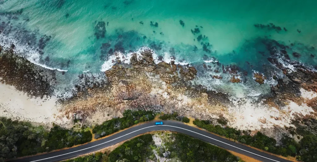 Drohnenansicht von Eagle Bay Beach mit kristallklarem Wasser in Dunsborough, Westaustralien [Bildquelle: © Tourism Western Australia]
